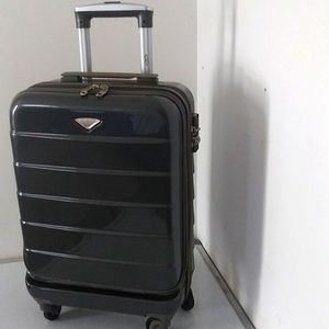 Carry-on 20" Spinner Lightweight built in TSA 3 digits Code Lock.